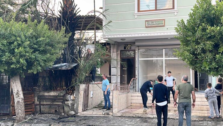 İskenderun’da evin bahçesindeki ağaçta çıkan yangın söndürüldü
