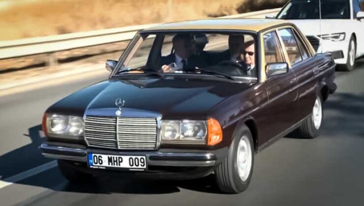 MHP Genel Başkanı Bahçeli, klasik otomobiliyle Ankara’yı turladı