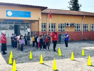 Dörtyol’da Gençlik Merkezi üyeleri öğrencilerle bir araya geldi