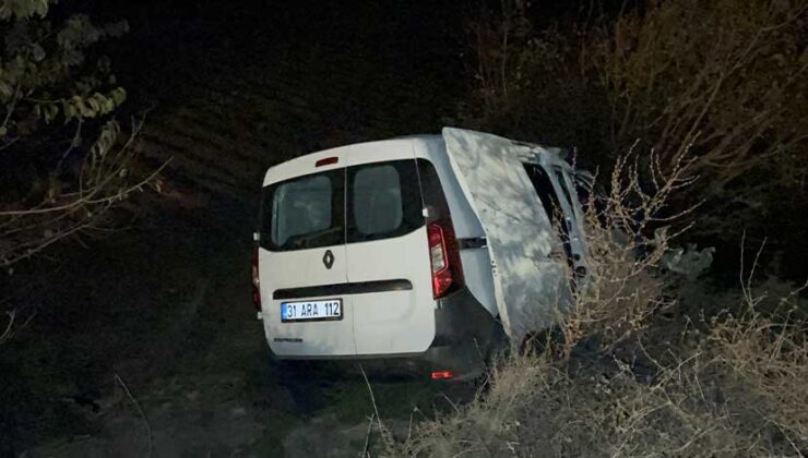 Hatay’da traktör ile hafif ticari aracın çarpıştığı kazada 2 kişi yaralandı