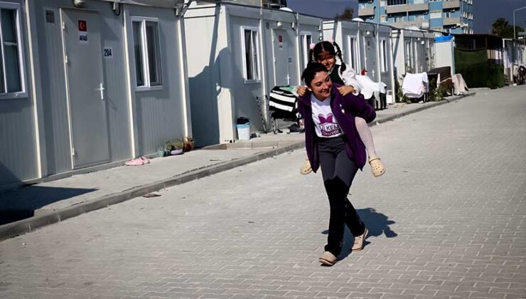 Acil Tıp Teknisyeni, Gönüllü Geldiği Hatay’da Depremzedelerin Yüreğine Dokunuyor
