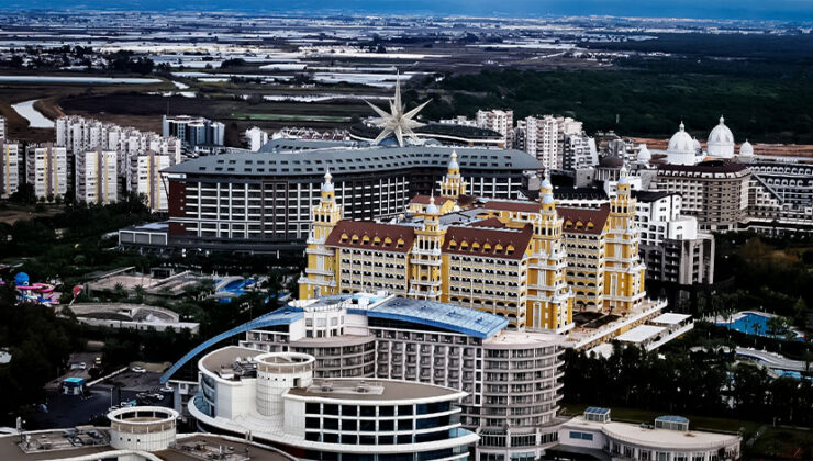Turizmciler, Antalya’nın “D-8 Turizm Şehri Ödülü”nü Değerlendirdi