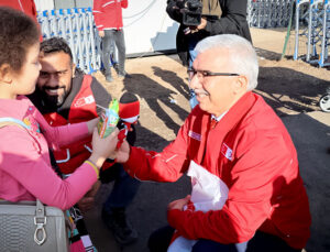 Türk Kızılay’dan Suriyelilere Veda Desteği: “Yanlarında Olmaya Devam Edeceğiz”