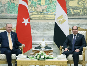 Cumhurbaşkanı Erdoğan, Mısır Cumhurbaşkanı Sisi ile Kahire’de Görüştü