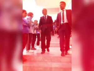 Doğum gününde göreve başlayan öğretmen yine doğum gününde emekli oldu