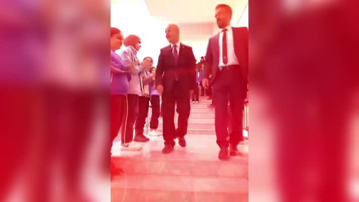 Doğum gününde göreve başlayan öğretmen yine doğum gününde emekli oldu