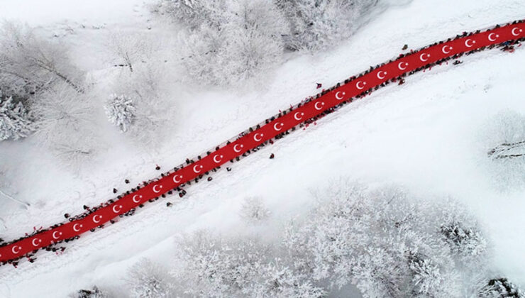 “Sarıkamış şehitleri” için temsili nöbet tutuldu