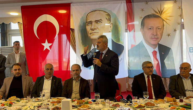 Hatay Büyükşehir Belediye Başkanı Öntürk, Samandağ’da vatandaşlarla buluştu