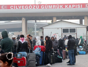 Esed rejiminin devrilmesinin ardından Türkiye’deki Suriyeliler ülkelerine dönüyor