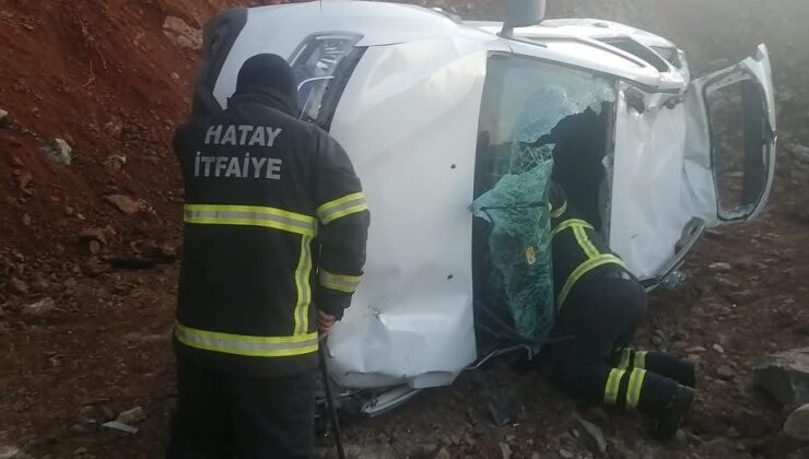 Hatay’da uçuruma yuvarlanan otomobilin sürücüsü yaralandı