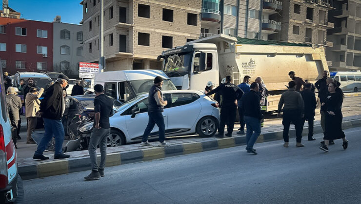 Hatay’da Freni Arızalanan Kamyon 5 Araca Çarptı: 3 Yaralı