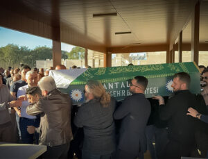 Antalya’da eski eşi tarafından benzin dökülerek yakılan kadının cenazesi defnedildi