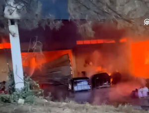 Şanlıurfa’da Tekstil Fabrikasında Yangın: İtfaiye Ekipleri Müdahale Ediyor