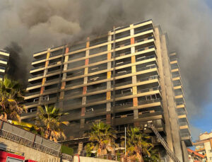 Alanya’da otel inşaatında çıkan yangına müdahale ediliyor