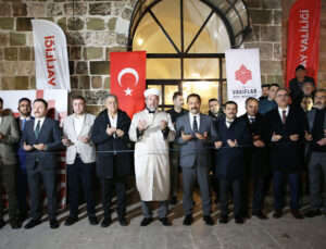 Hatay’da deprem sonrası restorasyonu tamamlanan cami ibadete açıldı