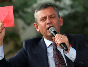 CHP Genel Başkanı Özgür Özel Mersin’de Konuştu: “Suriyeliler İçin Dönüş Takvimi Planlanmalı”