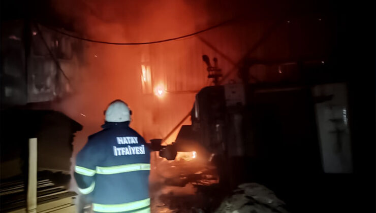 Kırıkhan’da PVC Fabrikasında Çıkan Yangın Söndürüldü