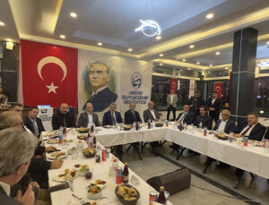 Hatay Büyükşehir Belediye Başkanı Öntürk, gazetecilerle buluştu