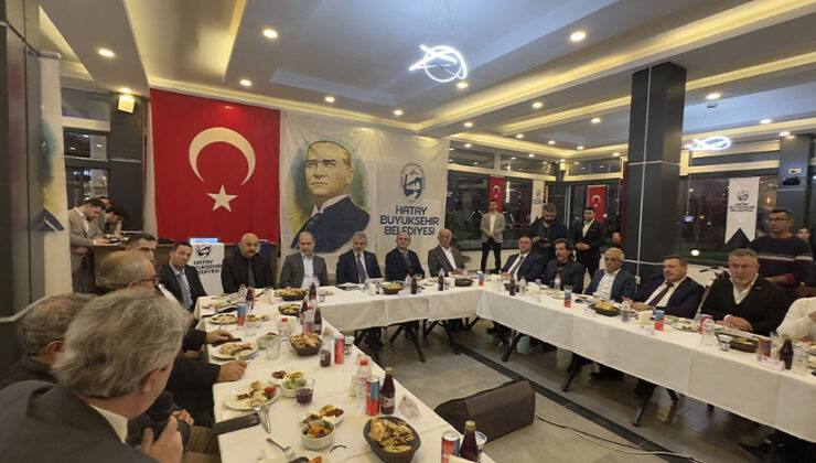 Hatay Büyükşehir Belediye Başkanı Öntürk, gazetecilerle buluştu