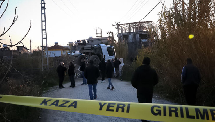 Antakya’da hafriyat kamyonunun geçişi sırasında köprü çöktü