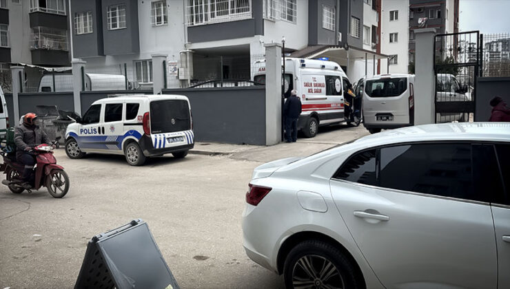 Adana’da Cam Silerken 13. Kattan Düşen Kadın Hayatını Kaybetti