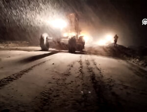 Diyarbakır-Viranşehir Kara Yolunda Kar Yağışı Ulaşımı Aksattı