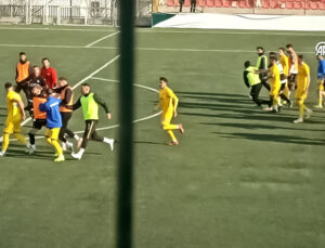 İzmir’de Amatör Maçta Kavga Çıktı: 3 Futbolcu Yaralandı