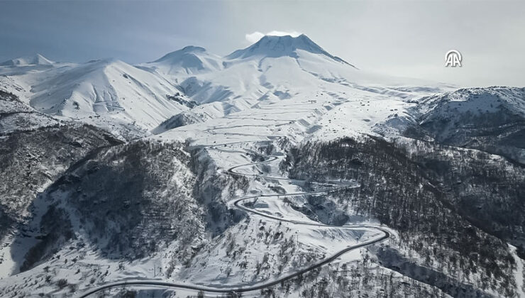 Hasan Dağı’nın Zirvesi Kar Yağışıyla Beyaza Büründü