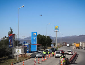 Hatay’da otoyol jandarması cayrokopter destekli trafik denetimi yaptı