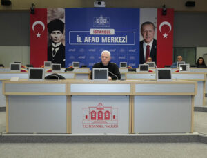 İstanbul Valisi Gül, karla mücadele ekiplerini ziyaret ederek çalışmaları denetledi