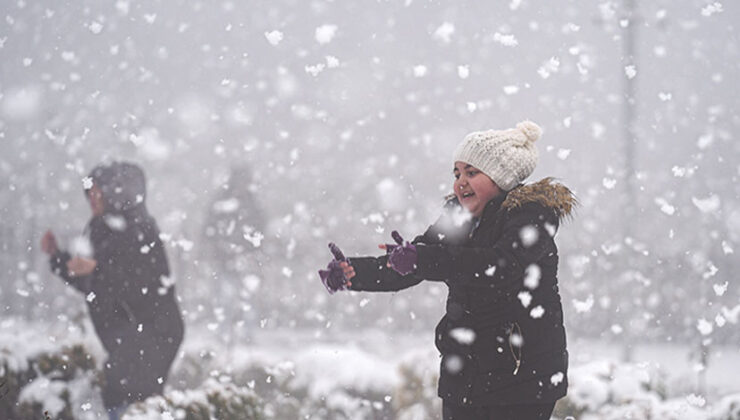 İstanbul’un bazı ilçelerinde kar yağışı etkili oluyor
