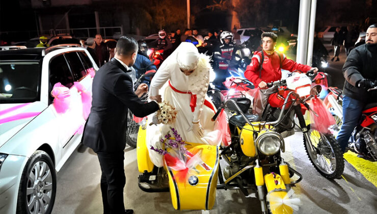 Osmanliyeli çift düğünlerine süsledikleri sepetli motosikletle gitti