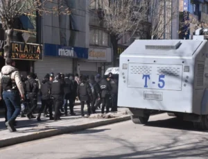 Van’da İzinsiz Yürüyüşe Polis Müdahalesi: 172 Kişi Gözaltına Alındı