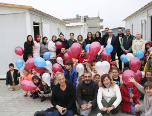 Hatay’da konteyner kentteki anaokuluna eğitim desteği