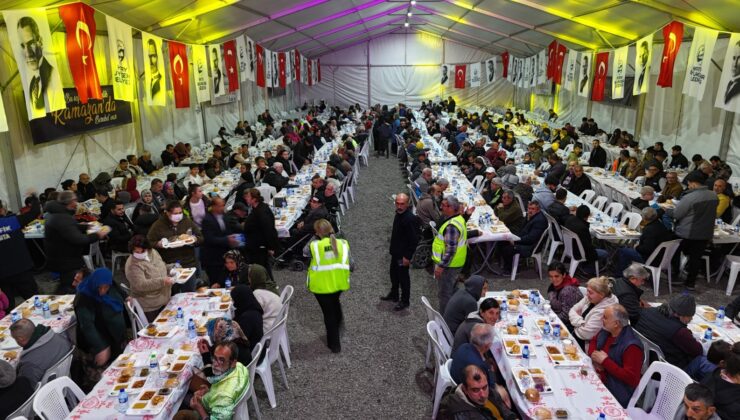 Hatay’da Büyükşehir Belediyesinin iftar çadırları hizmet vermeye başladı