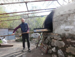 Mahallenin taş fırını ramazan ikramlıkları için yakıldı