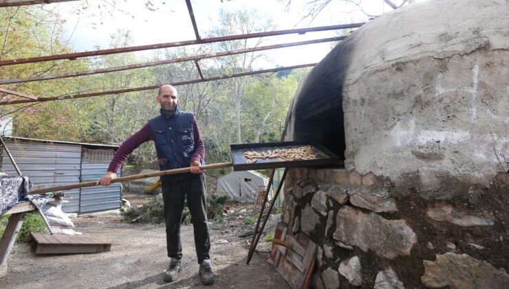 Mahallenin taş fırını ramazan ikramlıkları için yakıldı