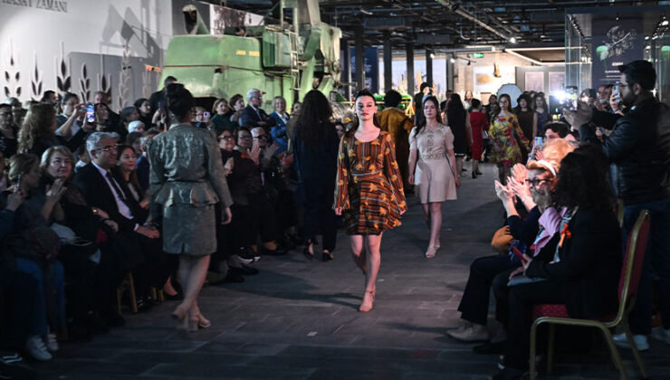 Adana’da “Annemin Sandığından” Defilesi Düzenlendi