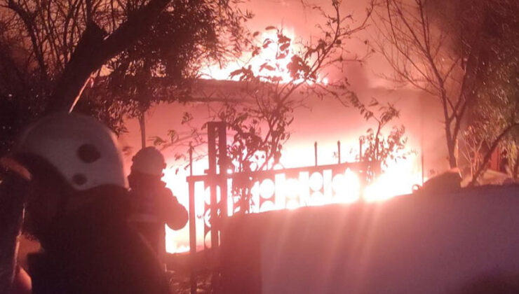 Hatay’ın Arsuz İlçesinde Ev Yangını Söndürüldü