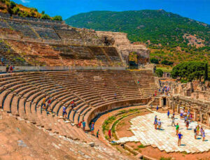 Dünyaca ünlü sanatçılar yine Efes’te buluşuyor