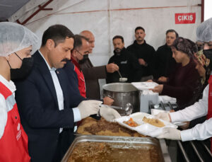 Hatay Vakıflar Bölge Müdürlüğü’nden konteyner kentteki depremzedelere iftar