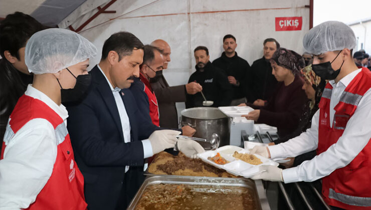 Hatay Vakıflar Bölge Müdürlüğü’nden konteyner kentteki depremzedelere iftar
