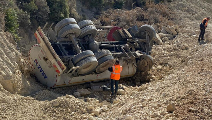 Hatay’da şarampole devrilen arazözün sürücüsü hayatını kaybetti