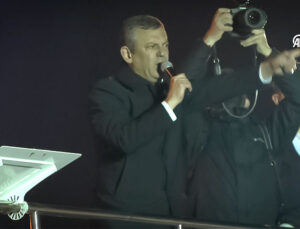 CHP Lideri Özgür Özel Saraçhane’de Konuştu: “Yolun Sonunda İktidar ve Zafer Görüyorum”