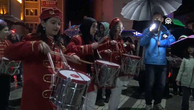 Kars’ta Yağmura Rağmen “23 Nisan Fener Alayı” Coşkusu