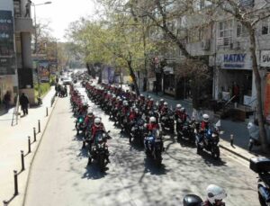 İstanbul polisleri 170 araçlık kortejle kenti dolaştı