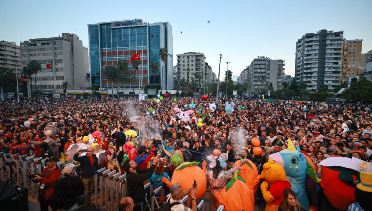 Uluslararası Portakal Çiçeği Karnavalı’nın kortej geçişi yapıldı