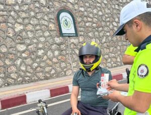 Altınözü’nde Motosiklet Sürücüleri Trafik Kuralları Konusunda Bilgilendirild