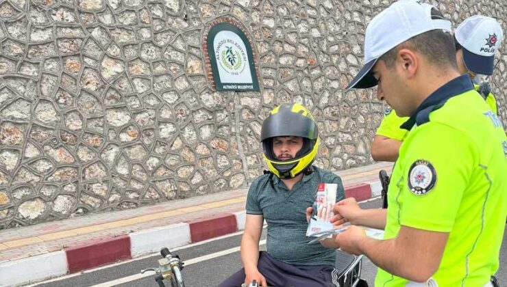 Altınözü’nde Motosiklet Sürücüleri Trafik Kuralları Konusunda Bilgilendirild