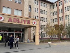Depremde Yıkılan Ebrar Sitesi B Blok’ta 115 Kişinin Ölümüne İlişkin 9 Kamu Görevlisinin Yargılanmasına Başlandı